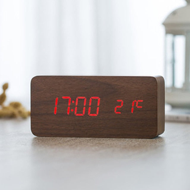 Skanto | Minimalistisk Digital LED Vekkerklokke med Tale Kontroll – Elegant Design og Klar Skjerm for Uanstrengte Morgener