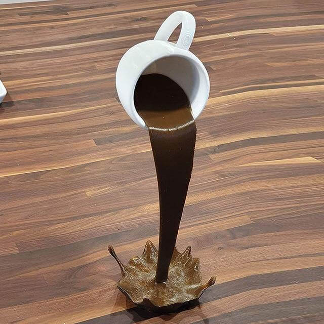Flytende sølende kaffekopp dekor | Skanto