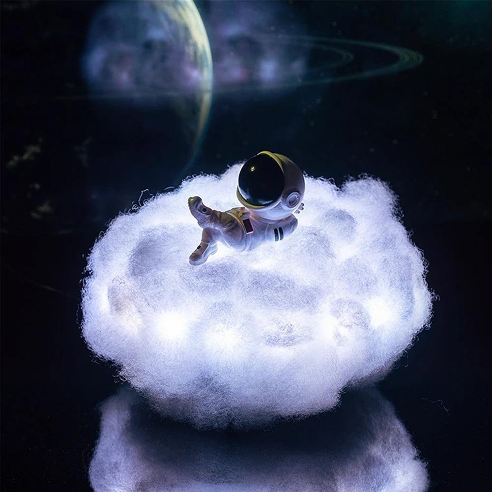 Astronaut Fargerike Skyer Nattlys