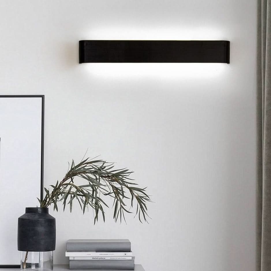Skanto | Moderne LED Vegglampe – Slank Svart Aluminiumslys