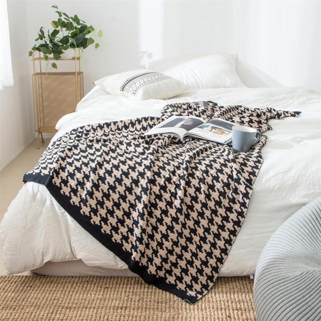 Skanto | PlaidLuxe Houndstooth Kasteteppe | Rutete Design | Myk & Koselig | Ulike Størrelser