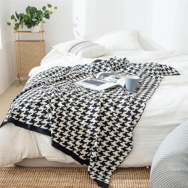 Skanto | PlaidLuxe Houndstooth Kasteteppe | Rutete Design | Myk & Koselig | Ulike Størrelser