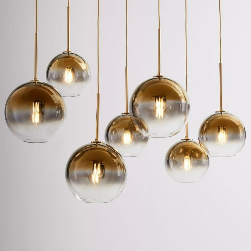 Moderne pendellamper laget av glasskuler