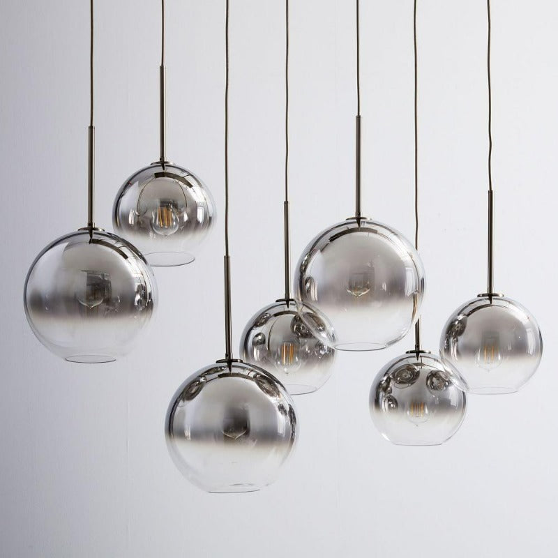 Moderne pendellamper laget av glasskuler