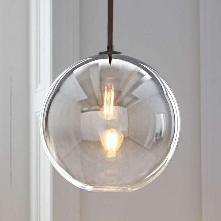 Moderne pendellamper laget av glasskuler