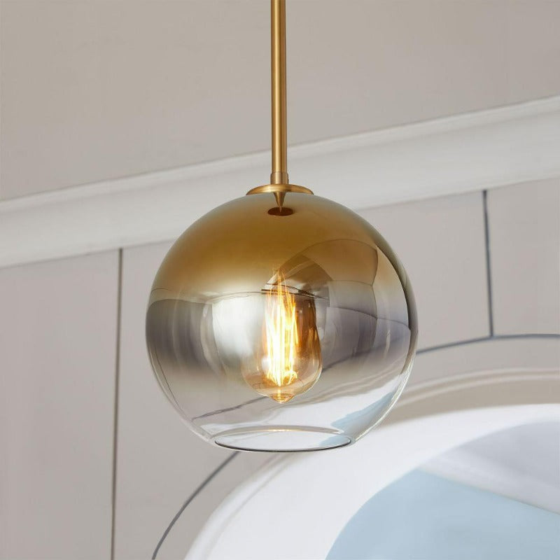 Moderne pendellamper laget av glasskuler
