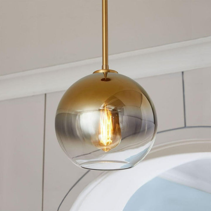 Moderne pendellamper laget av glasskuler