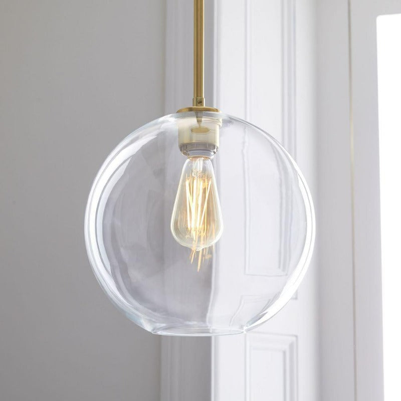 Moderne pendellamper laget av glasskuler