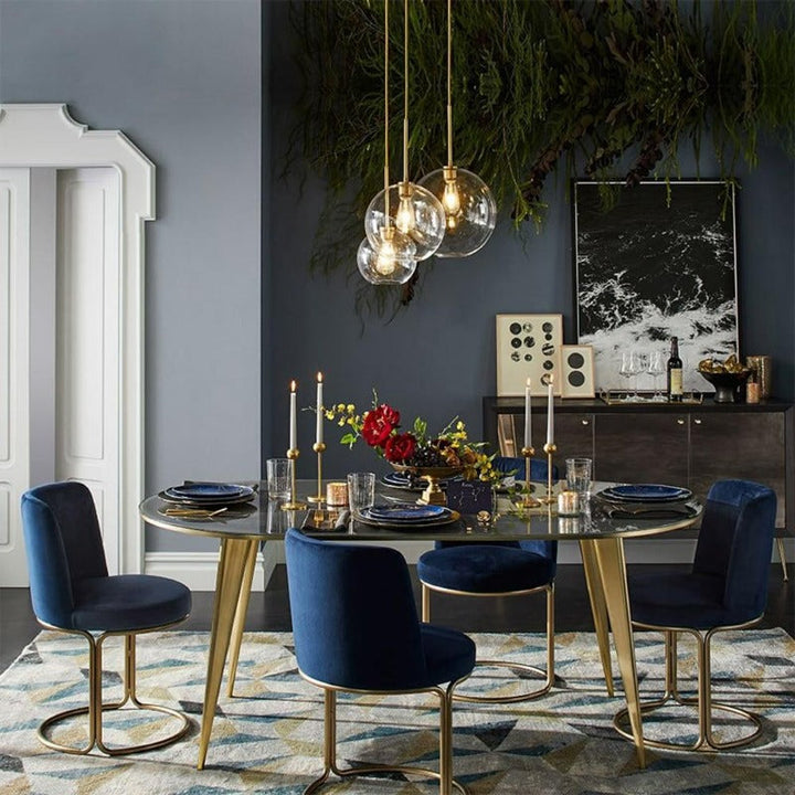 Moderne pendellamper laget av glasskuler