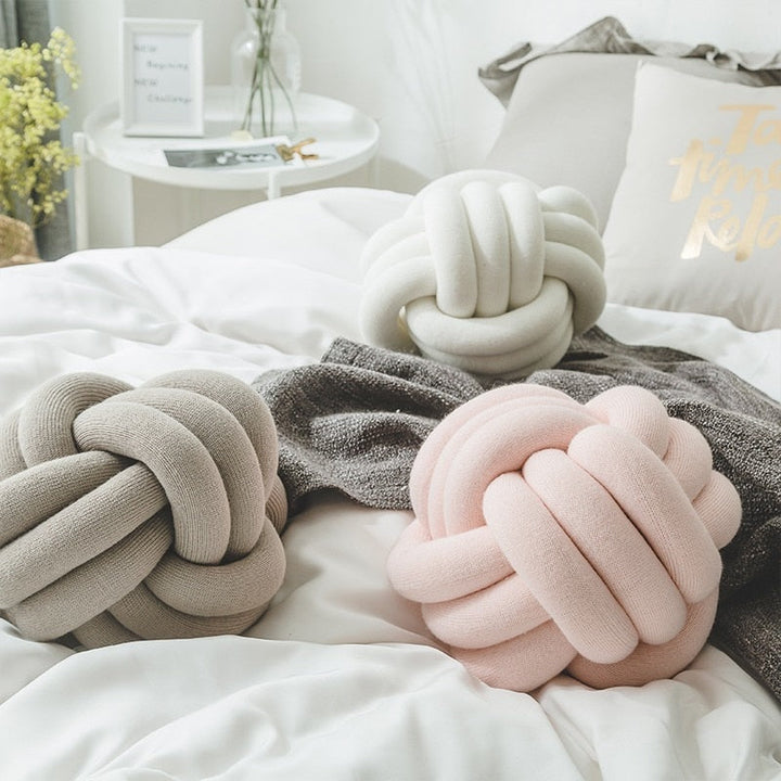 Knot Ball Cushion | Skanto