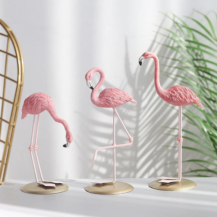 FlamingoGrace Elegant Flamingo Harbor Statue Skanto