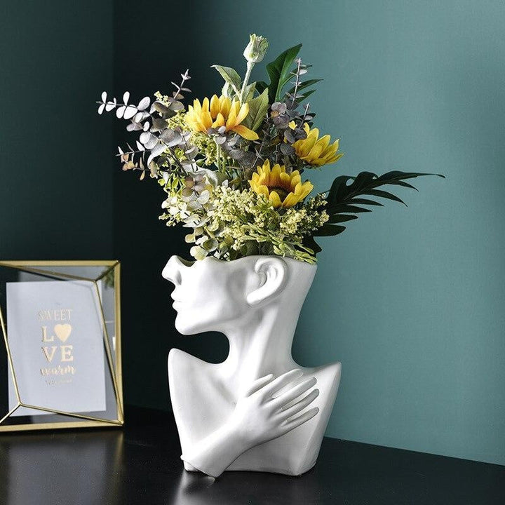 Emma Vase | Skanto