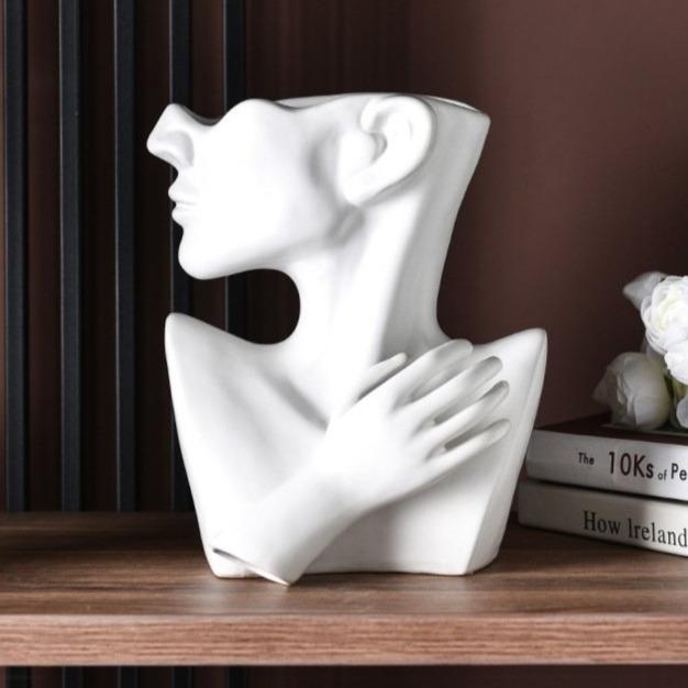 Emma Vase | Skanto
