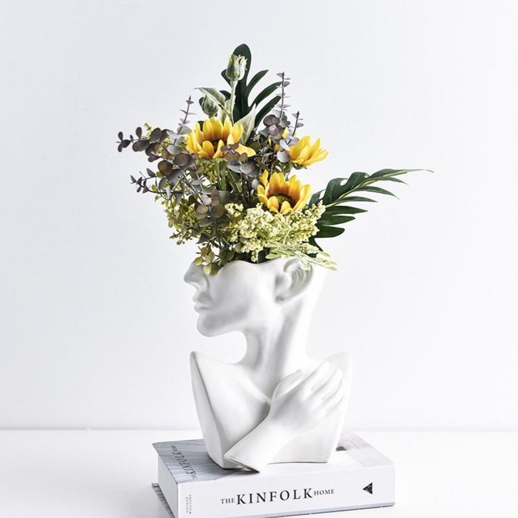 Emma Vase | Skanto
