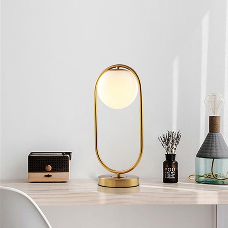 Skanto | Moderne Glasskule Bordlampe