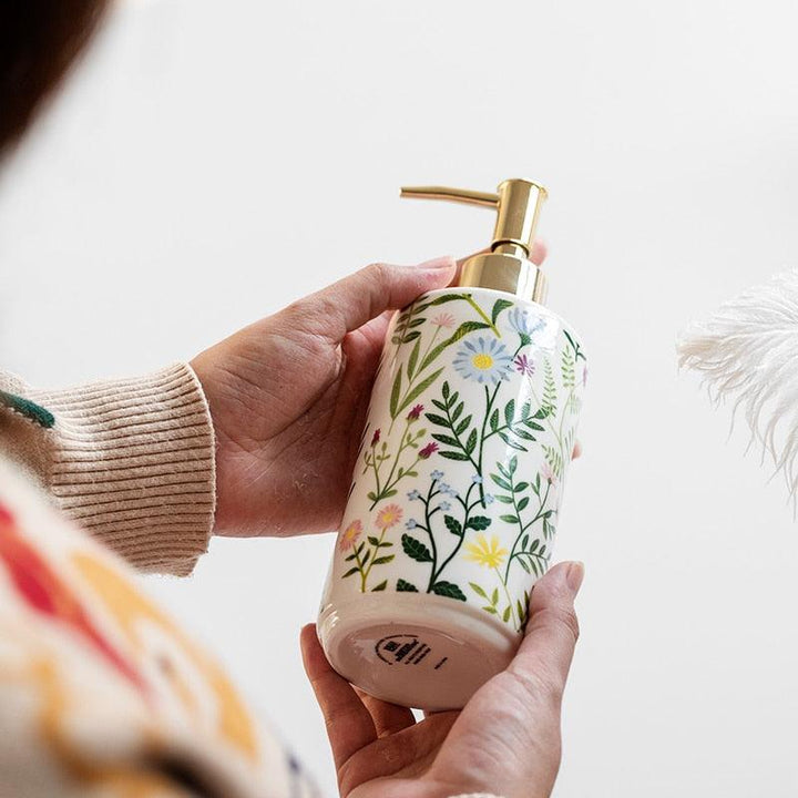 Skanto | Såpedispenser laget av keramik med blomstermotiv