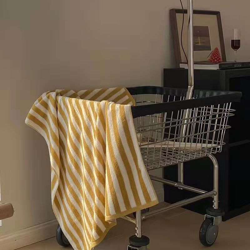 FargerikSjakkbrett ogstripehåndklær | Skanto