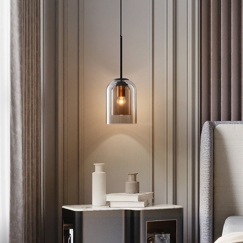 Mica Mid-Century Pendelleuchte – Doppelter Glasschirm mit Eisenbeschlägen