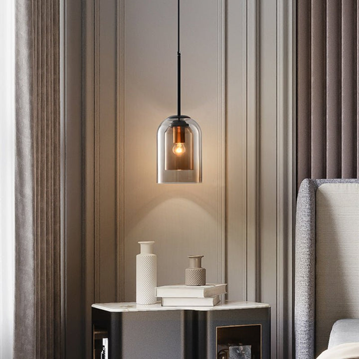 Mica Mid-Century Pendelleuchte – Doppelter Glasschirm mit Eisenbeschlägen