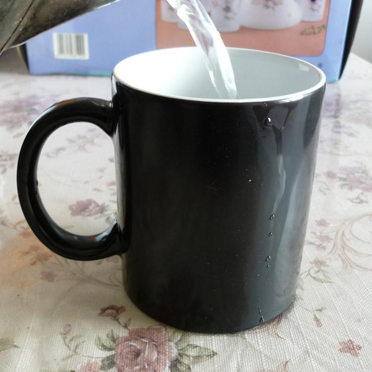 Heat Sensitive Bloody Hands Mug | Skanto