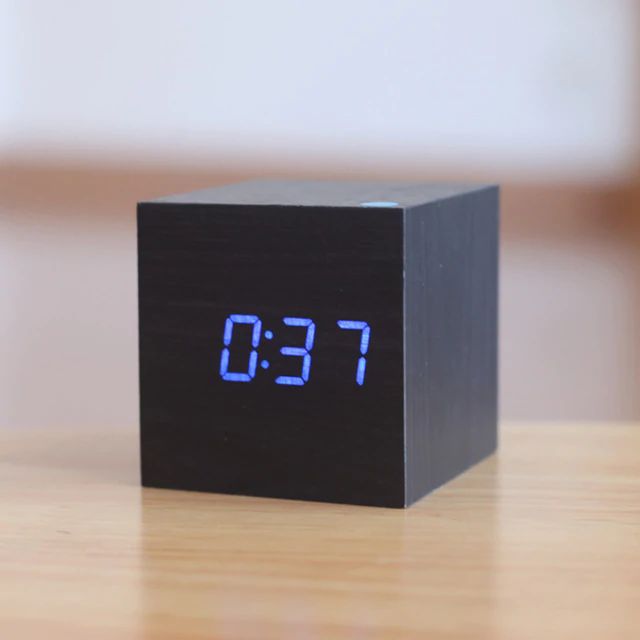 Skanto | Digital Clock Cube i moderne tredesign
