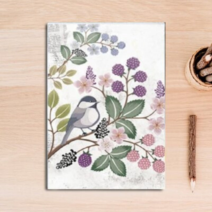 Nordisk vintage lerretsbilde med blomster, fugler og sommerfugler