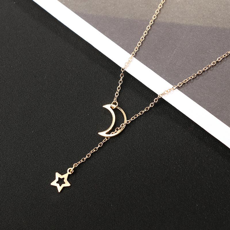 Moon & Star Hengende Drop Halskjede | Skanto
