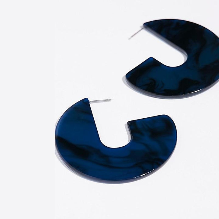 Nora - Flate Semi Hoop Øredobber | Skanto