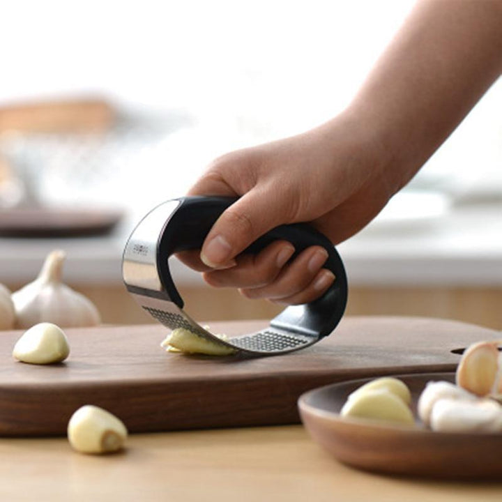 L'ail - Rocking Garlic Crusher | Skanto