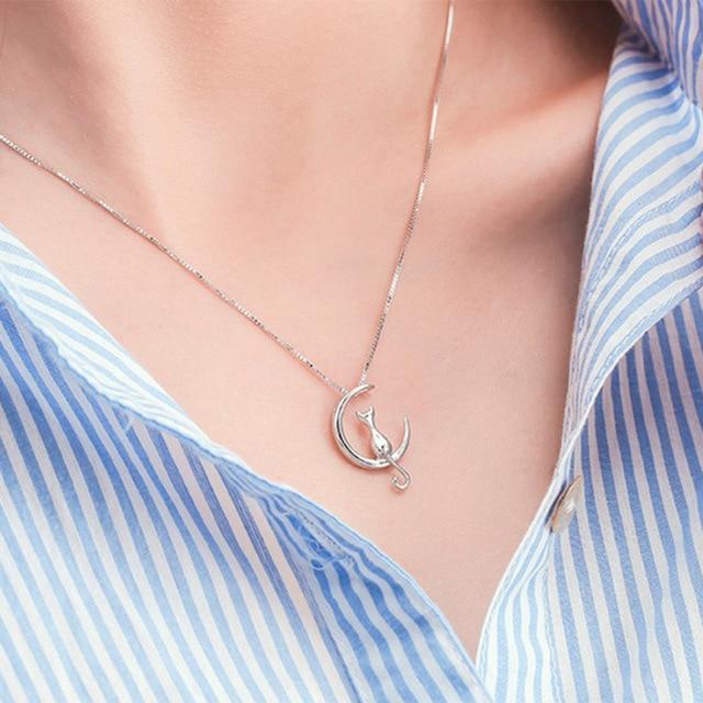Kat - Moon Swing Necklace | Skanto