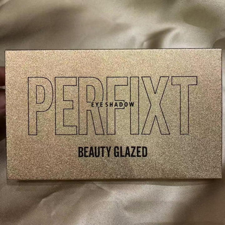 Perfixt - Den 18 Color Øyenskyggepalett | Skanto