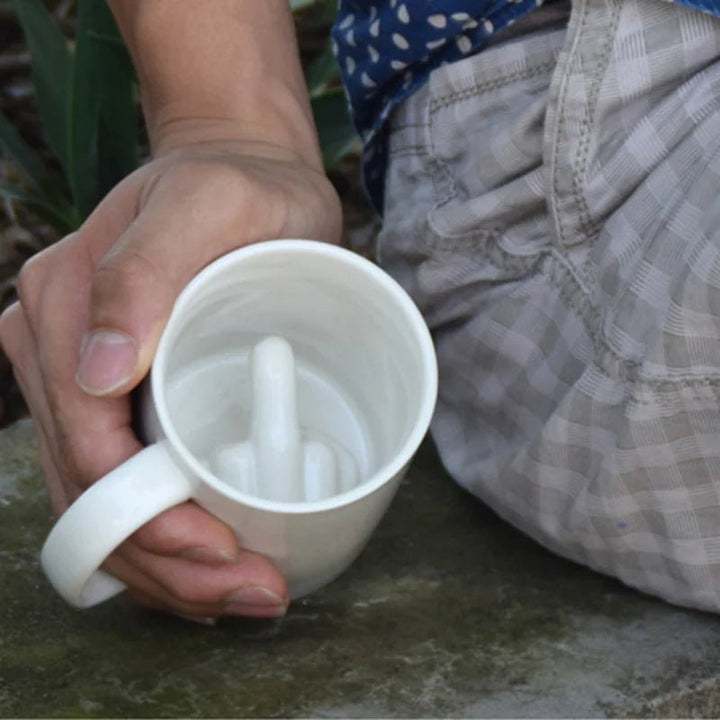 Skanto | REBELSIP – Morsom keramisk kaffekopp med skjult midtfinger-design