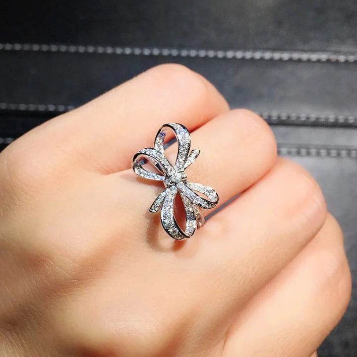 Skanto | Romantisk Bueformet Diamant Ring
