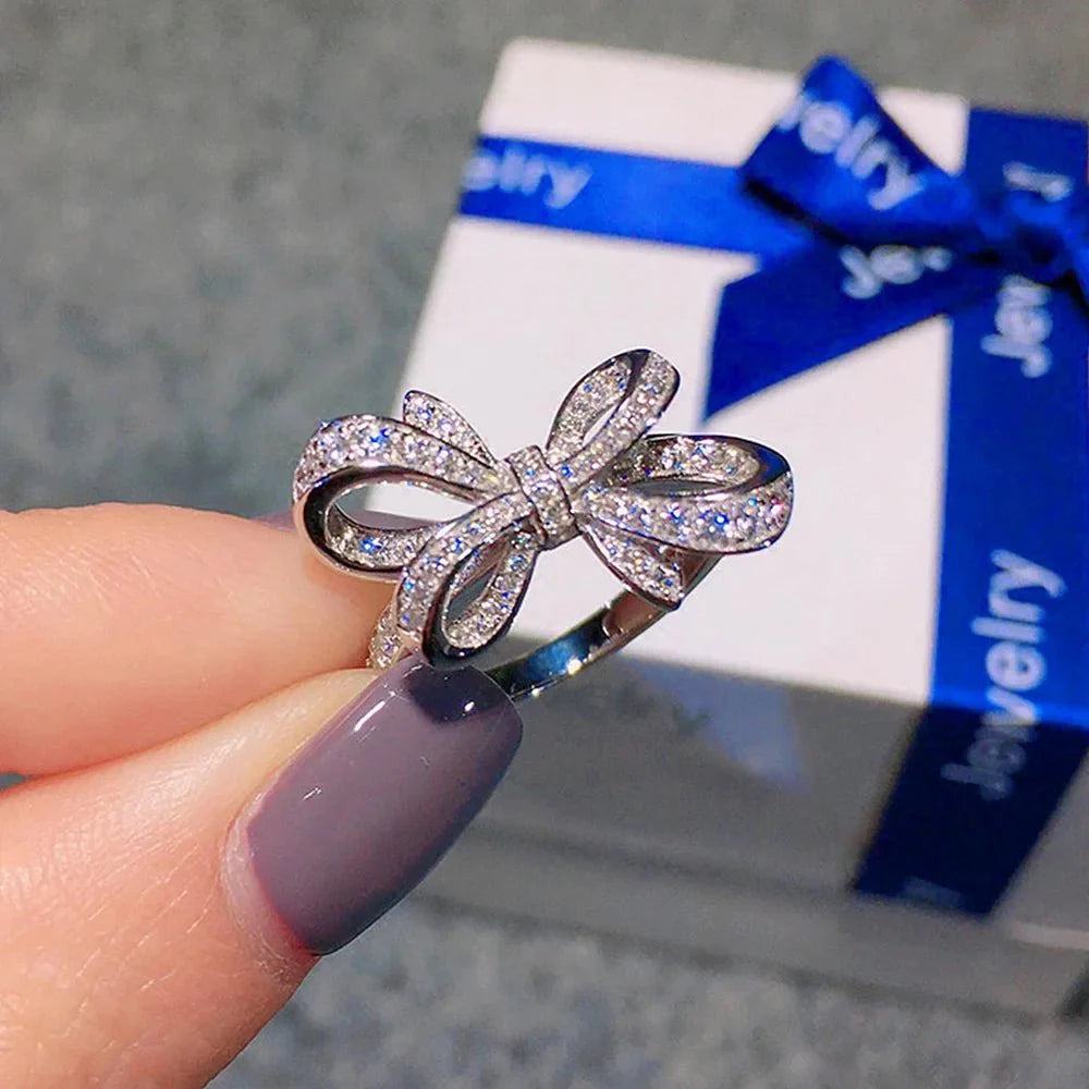 Skanto | Romantisk Bueformet Diamant Ring