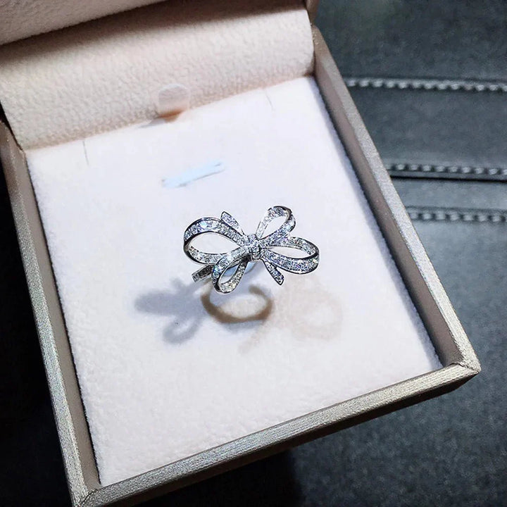 Skanto | Romantisk Bueformet Diamant Ring