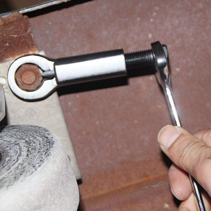 Skanto | Rusty Nut Splitting Tool