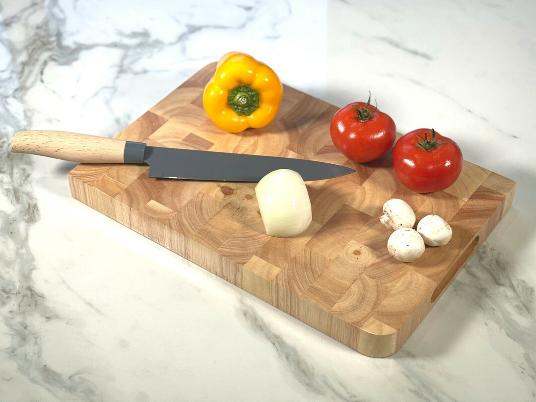 Skanto | CookCore Solid Wooden Cutting Board – Med juice groove og sklisikkert