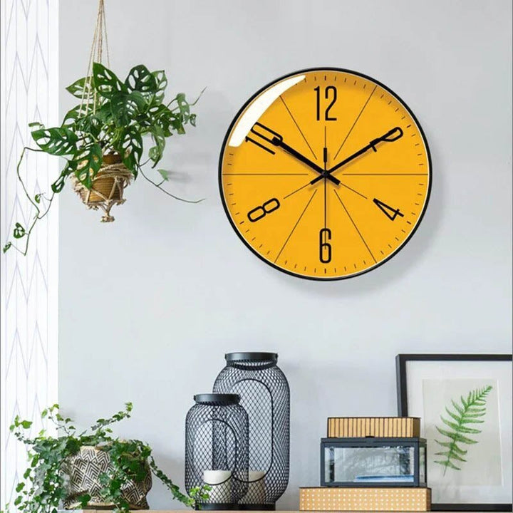 Skanto | HUSKLOK – Stille nordisk väggklocka med minimalistisk design