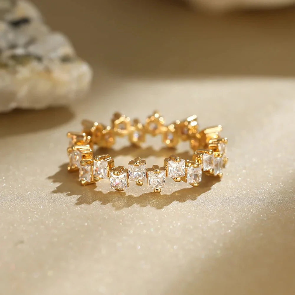 Skanto | Spredte Kubiske Diamanter Delikat Ring