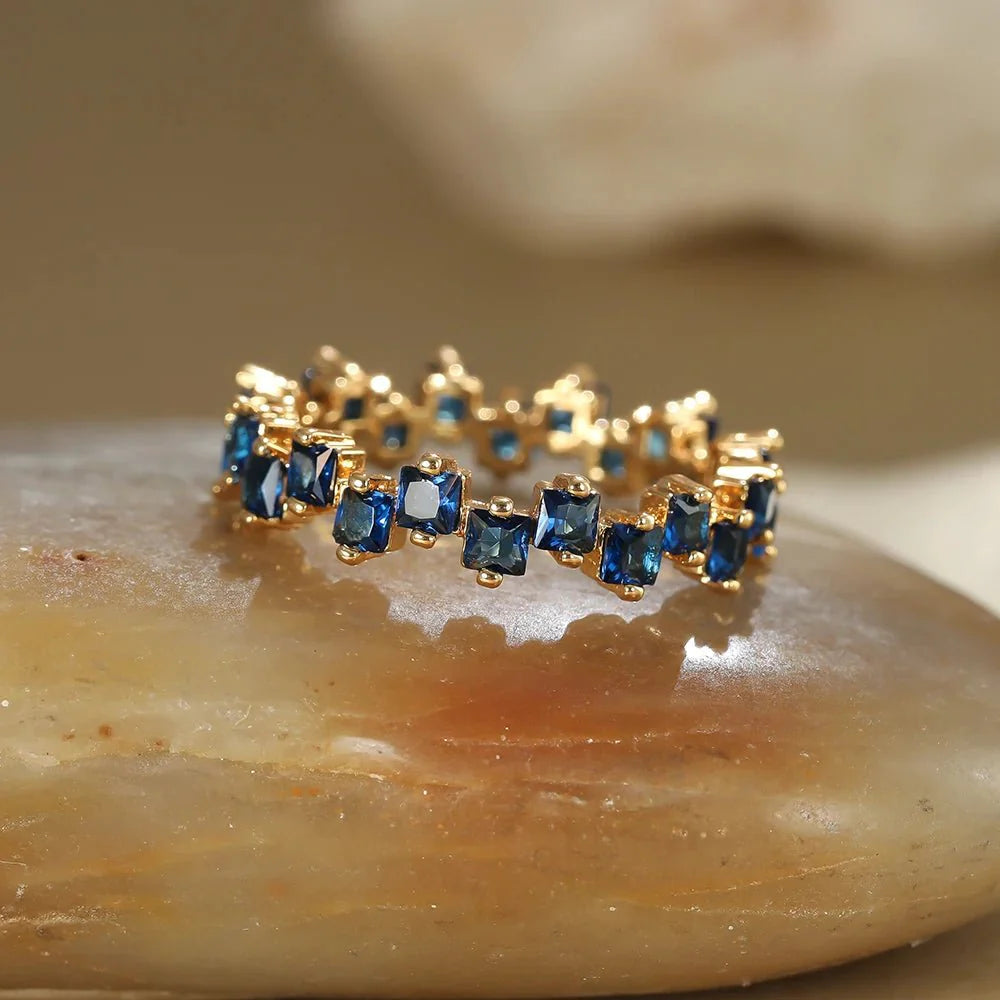 Skanto | Spredte Kubiske Diamanter Delikat Ring