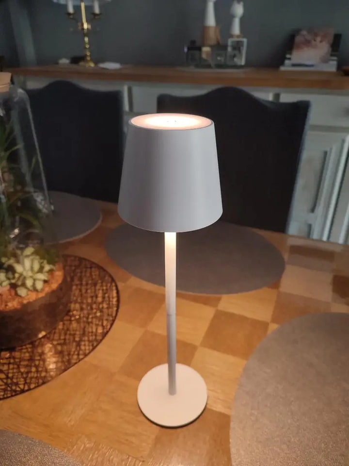 Skanto | LED Bordlampe – Trådløs, Berøringskontroll & Dimmbar Lys
