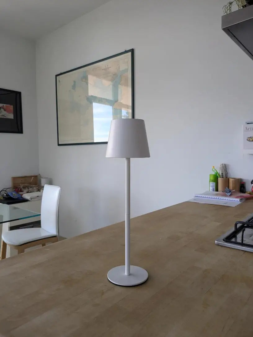 Skanto | LED Bordlampe – Trådløs, Berøringskontroll & Dimmbar Lys