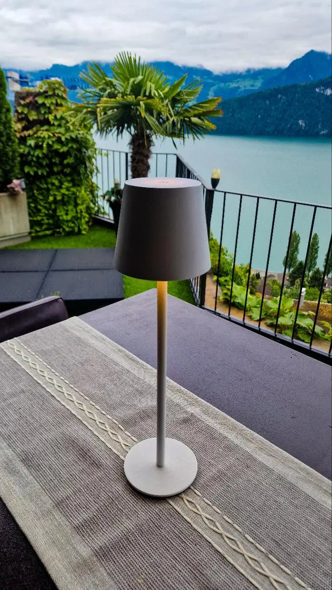 Skanto | LED Bordlampe – Trådløs, Berøringskontroll & Dimmbar Lys
