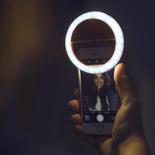 Skanto | Selfie-ring med innebygd lading – Perfekte bilder