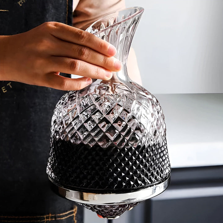 Krystall Glass Karaffel – 360° Rotérbar og Elegant | 1,5 L Vin og Drikke Dispenser | Skanto
