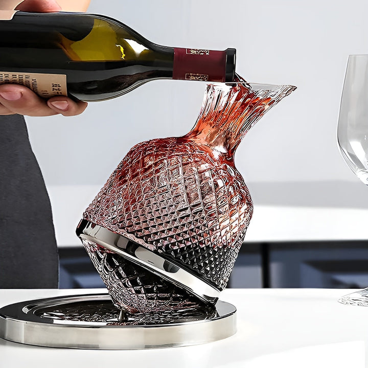 Krystall Glass Karaffel – 360° Rotérbar og Elegant | 1,5 L Vin og Drikke Dispenser | Skanto
