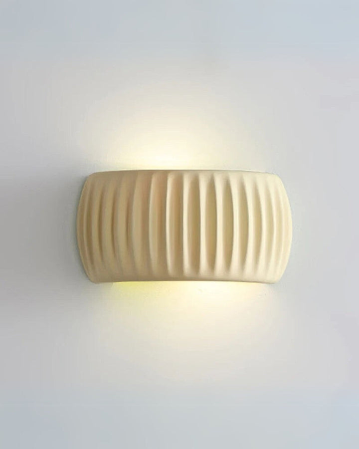 Skanto | Designer Vegglampe med bølgete akcent