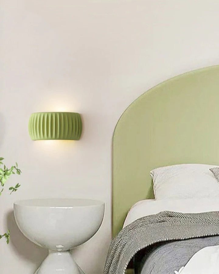 Skanto | Designer Vegglampe med bølgete akcent