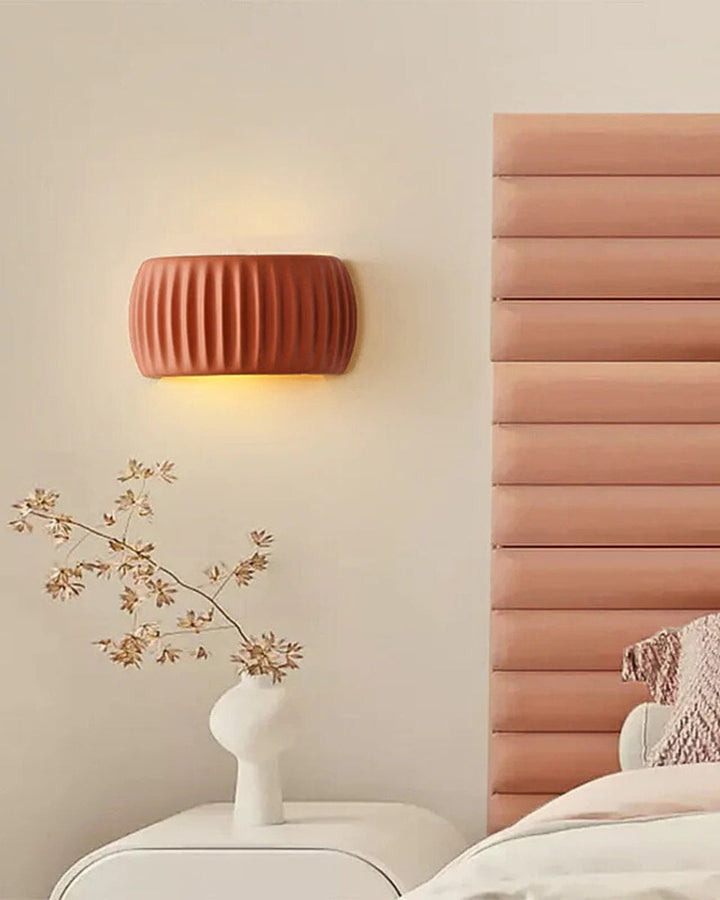 Skanto | Designer Vegglampe med bølgete akcent