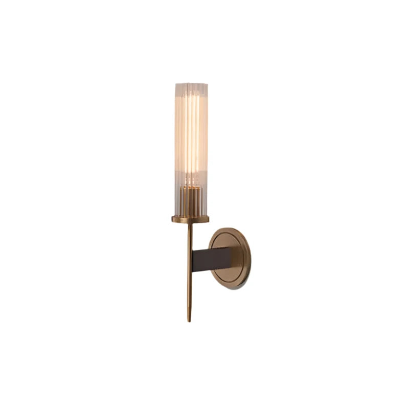 Skanto | Elegant Vegglampe med Ribbet Glass og Messingakcent